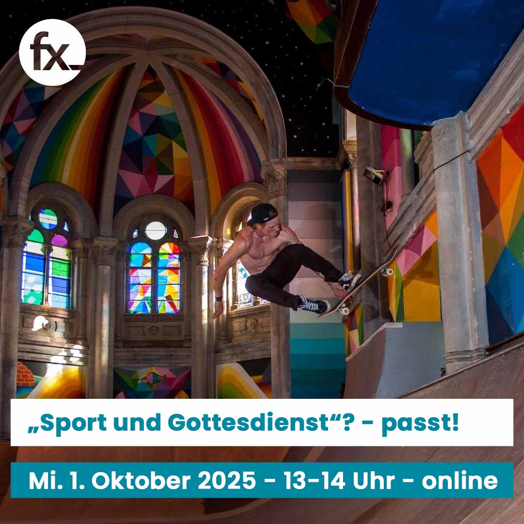 Ein Skateboarder vollführt einen Trick in einem bunten, kirchenähnlichen Gebäude. Der Text der Veranstaltung lautet: Sport und Gottesdienst? - passt! Mi. 1. Oktober 2025 - 13-14 Uhr - online.