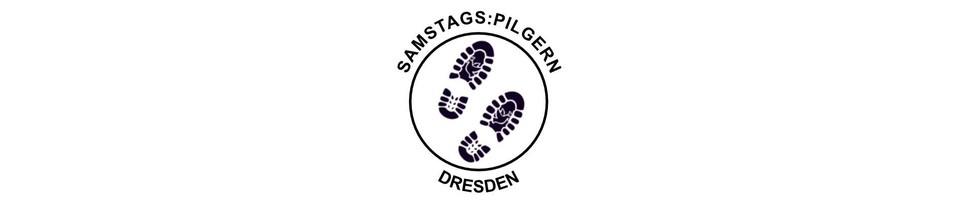 Logo mit drei schwarzen Stiefelabdrücken innerhalb eines Kreises. Der Text lautet oben SAMSTAGS-PILGERN und unten DRESDEN.