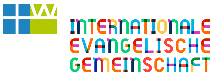 Logo mit vier blauen und grünen Quadraten neben einem bunten Text mit der Aufschrift Internationale Evangelische Gemeinschaft auf weißem Hintergrund.